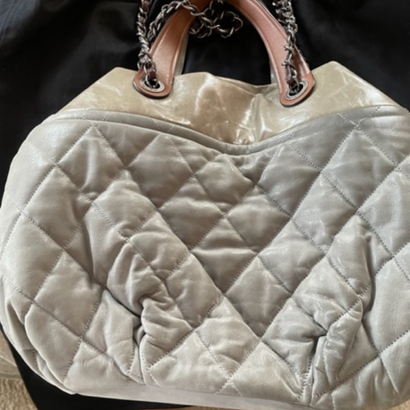 AUTHENTIC CHANEL 2009-2010 "In-the-Mix" Tote in light grey calfskin - Picture 3 of 12